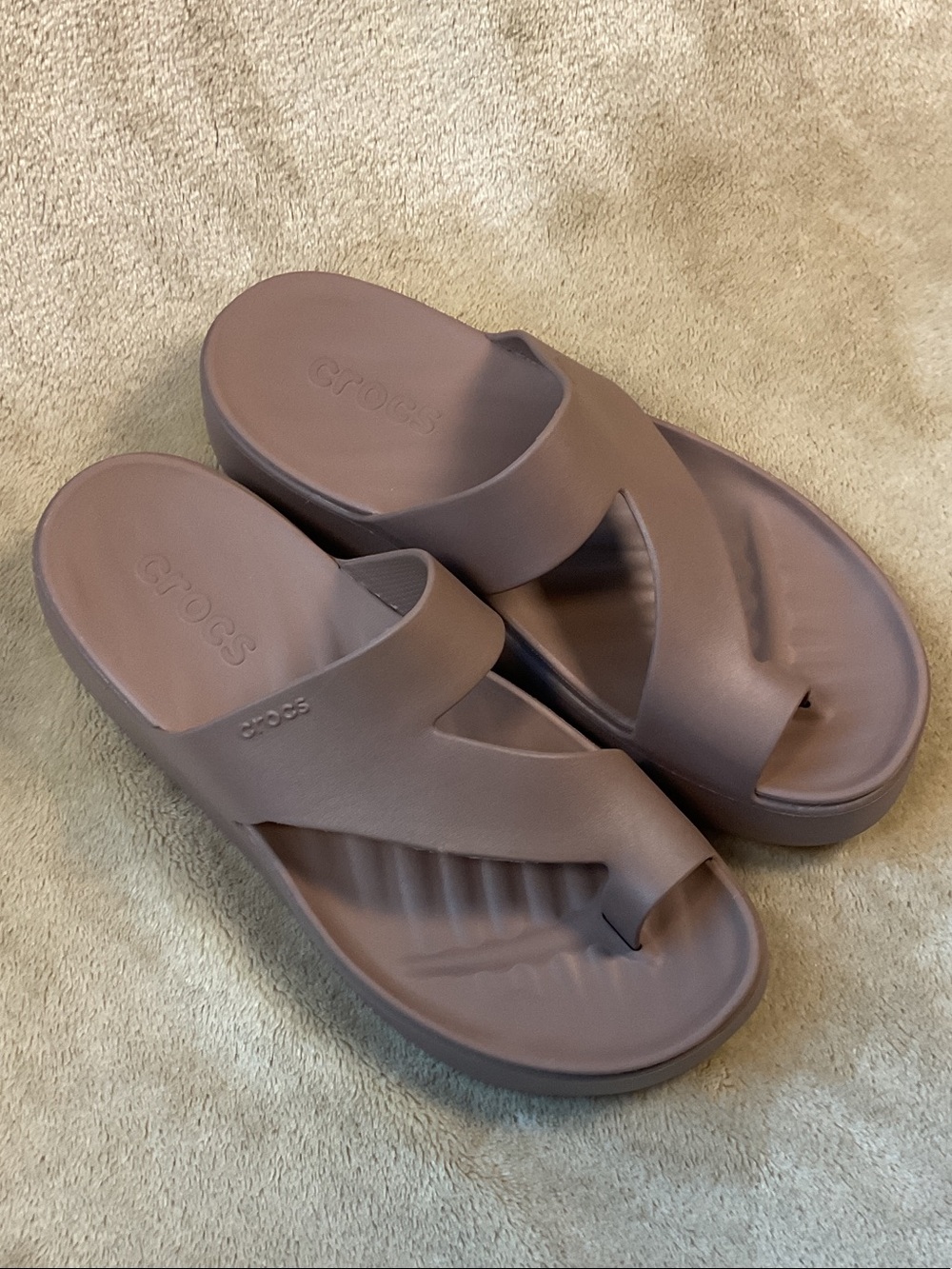 CROCS Women’s Taupe Getaway Platform Toe Loop Sandals